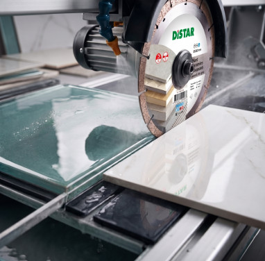 How to Cut Glass-Effect and Polished Tiles? Proven Methods to Prevent Chipping
