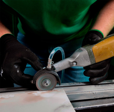 Engraver vs porcelain stoneware: how to cut holes without chipping